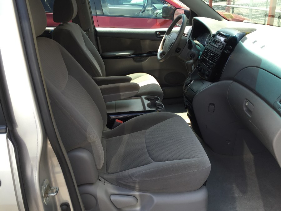 2004 Toyota Sienna 5dr LE FWD 8-Passenger, available for sale in Newark, New Jersey | ELITE MOTOR CARS. Newark, New Jersey 2004 Toyota Sienna 5dr LE FWD 8-Passenger, available for sale in Newark, New Jersey | ELITE MOTOR CARS. Newark, New Jersey