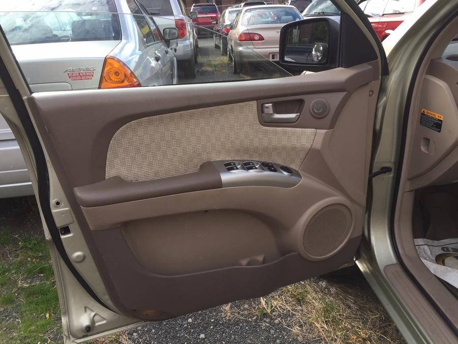 2006 Kia Sportage 4dr LX V6 Auto 4WD, available for sale in Newark, New Jersey | ELITE MOTOR CARS. Newark, New Jersey 2006 Kia Sportage 4dr LX V6 Auto 4WD, available for sale in Newark, New Jersey | ELITE MOTOR CARS. Newark, New Jersey