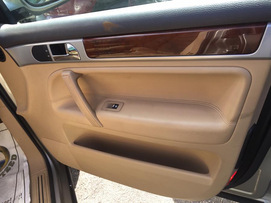 2004 Volkswagen Touareg 4dr V6, available for sale in Newark, New Jersey | ELITE MOTOR CARS. Newark, New Jersey 2004 Volkswagen Touareg 4dr V6, available for sale in Newark, New Jersey | ELITE MOTOR CARS. Newark, New Jersey
