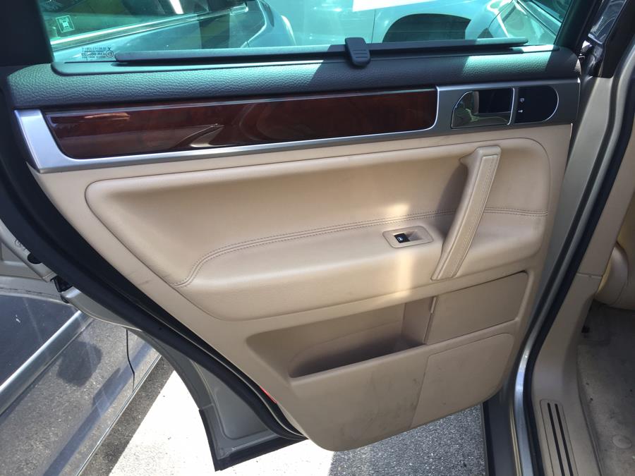2004 Volkswagen Touareg 4dr V6, available for sale in Newark, New Jersey | ELITE MOTOR CARS. Newark, New Jersey 2004 Volkswagen Touareg 4dr V6, available for sale in Newark, New Jersey | ELITE MOTOR CARS. Newark, New Jersey