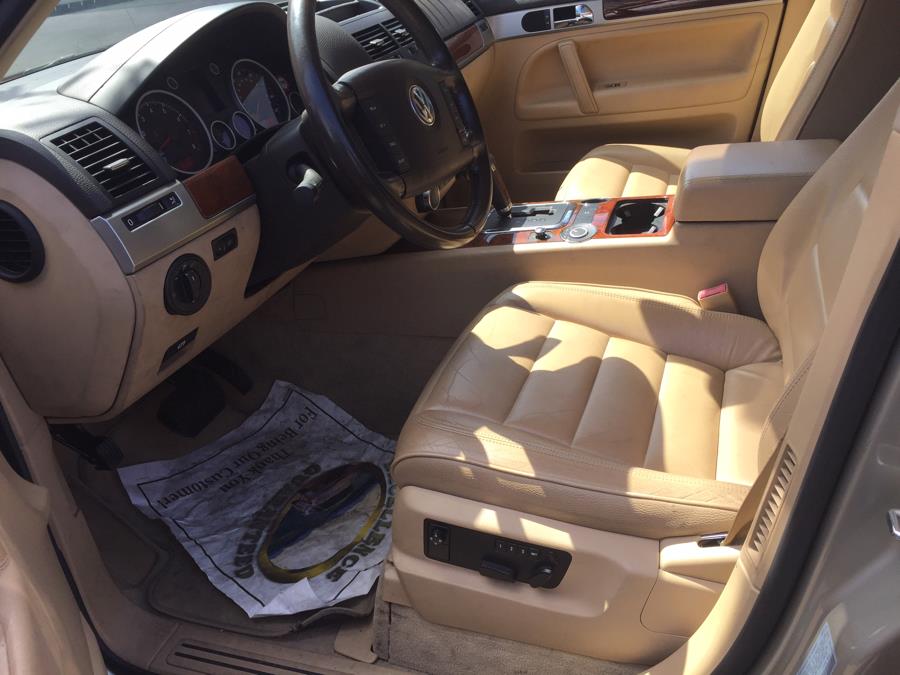 2004 Volkswagen Touareg 4dr V6, available for sale in Newark, New Jersey | ELITE MOTOR CARS. Newark, New Jersey 2004 Volkswagen Touareg 4dr V6, available for sale in Newark, New Jersey | ELITE MOTOR CARS. Newark, New Jersey