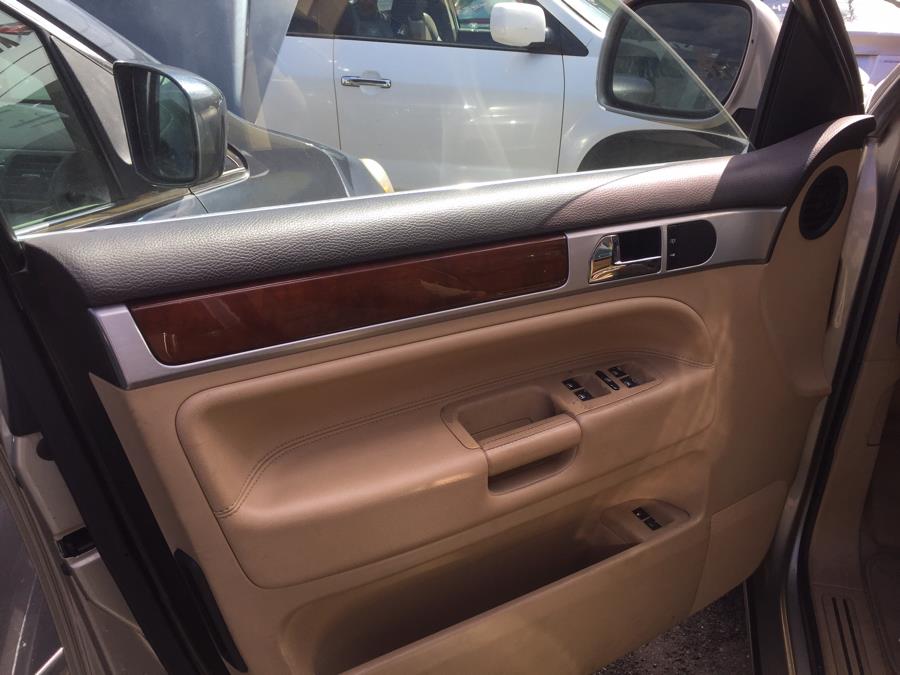 2004 Volkswagen Touareg 4dr V6, available for sale in Newark, New Jersey | ELITE MOTOR CARS. Newark, New Jersey 2004 Volkswagen Touareg 4dr V6, available for sale in Newark, New Jersey | ELITE MOTOR CARS. Newark, New Jersey