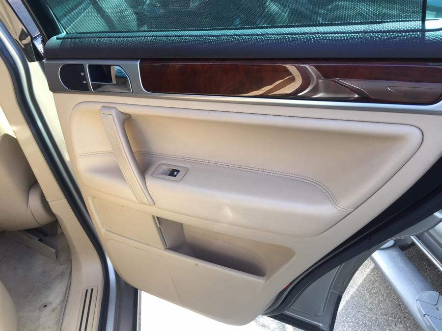 2004 Volkswagen Touareg 4dr V6, available for sale in Newark, New Jersey | ELITE MOTOR CARS. Newark, New Jersey 2004 Volkswagen Touareg 4dr V6, available for sale in Newark, New Jersey | ELITE MOTOR CARS. Newark, New Jersey